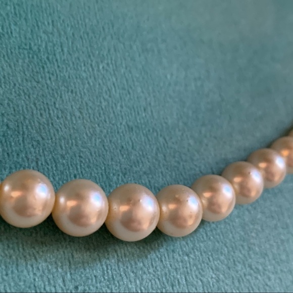 Vintage Pearl Necklace with Sister hook clasp - Picture 3 of 8